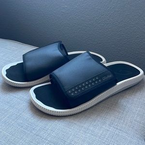 OluKai Men’s Ulele ‘Olu Slides